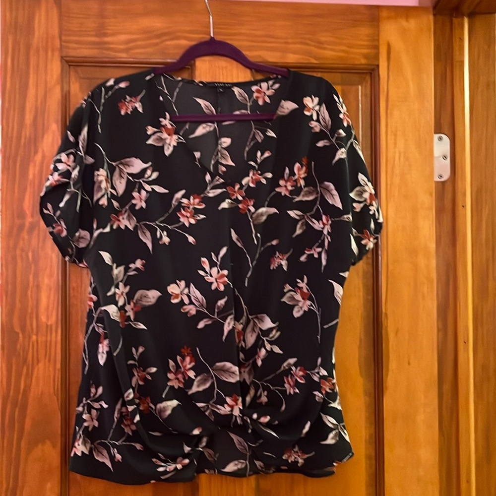 West Kei xl olive green floral front knot dressy top